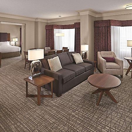 Hotel Doubletree By Hilton West Edmonton Extérieur photo