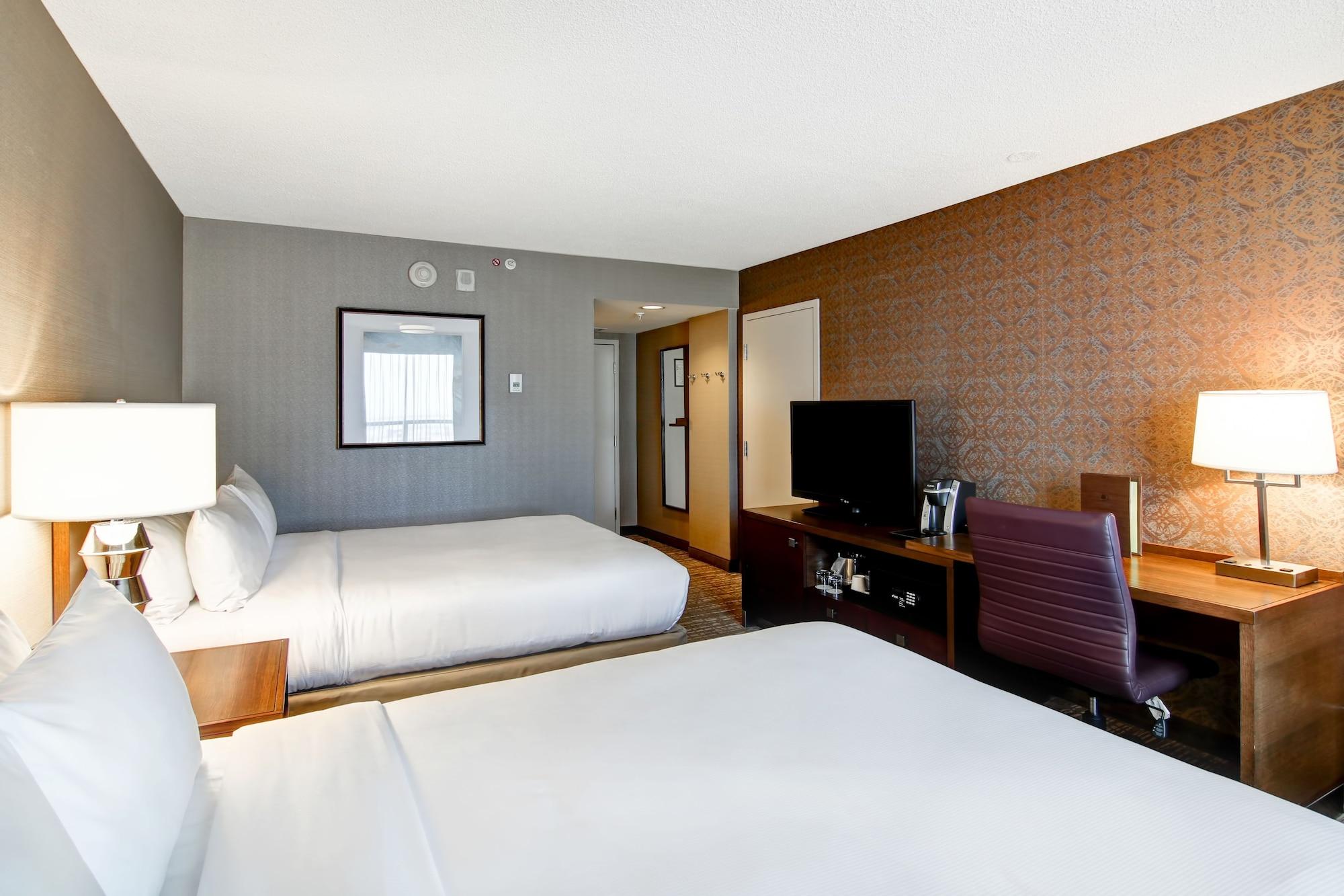 Hotel Doubletree By Hilton West Edmonton Extérieur photo
