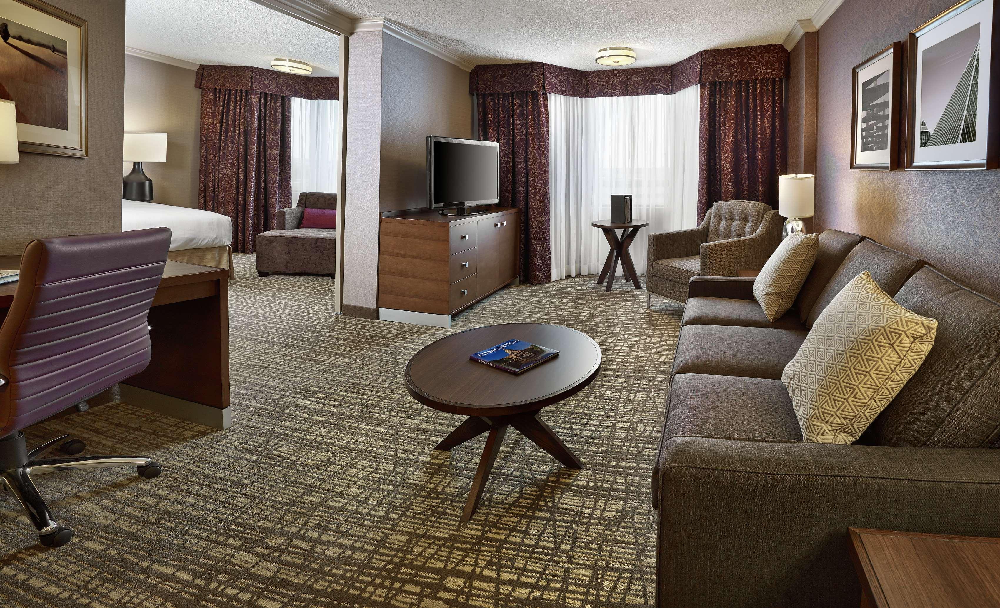 Hotel Doubletree By Hilton West Edmonton Extérieur photo