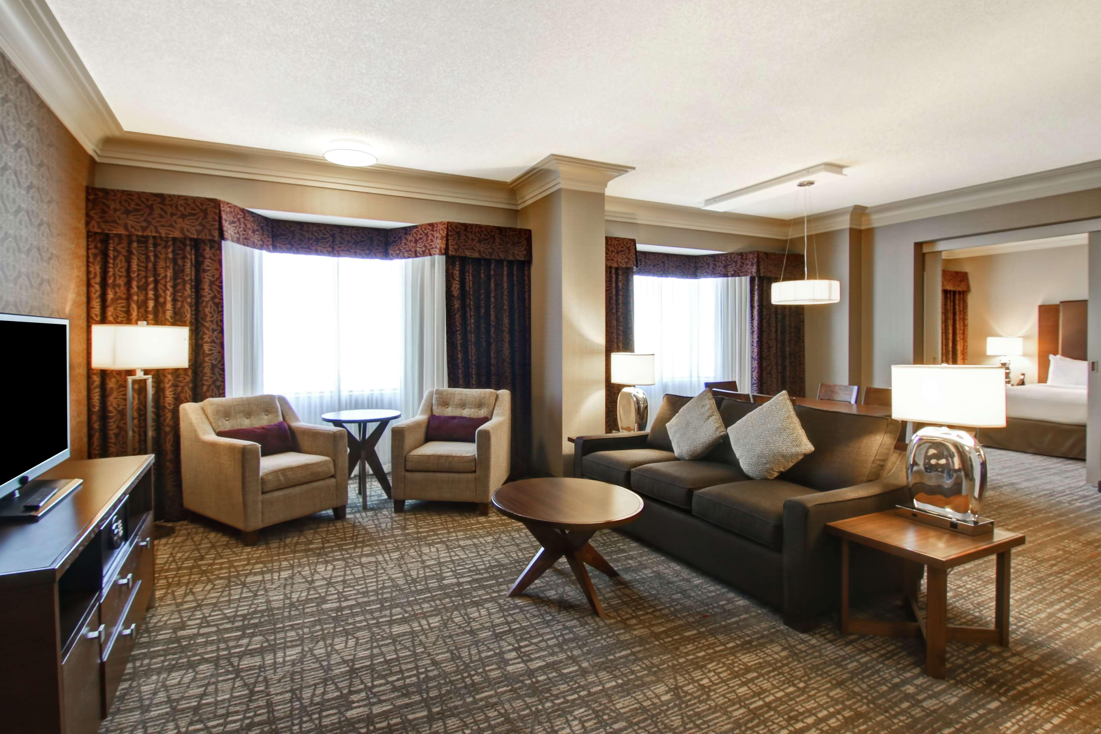 Hotel Doubletree By Hilton West Edmonton Extérieur photo