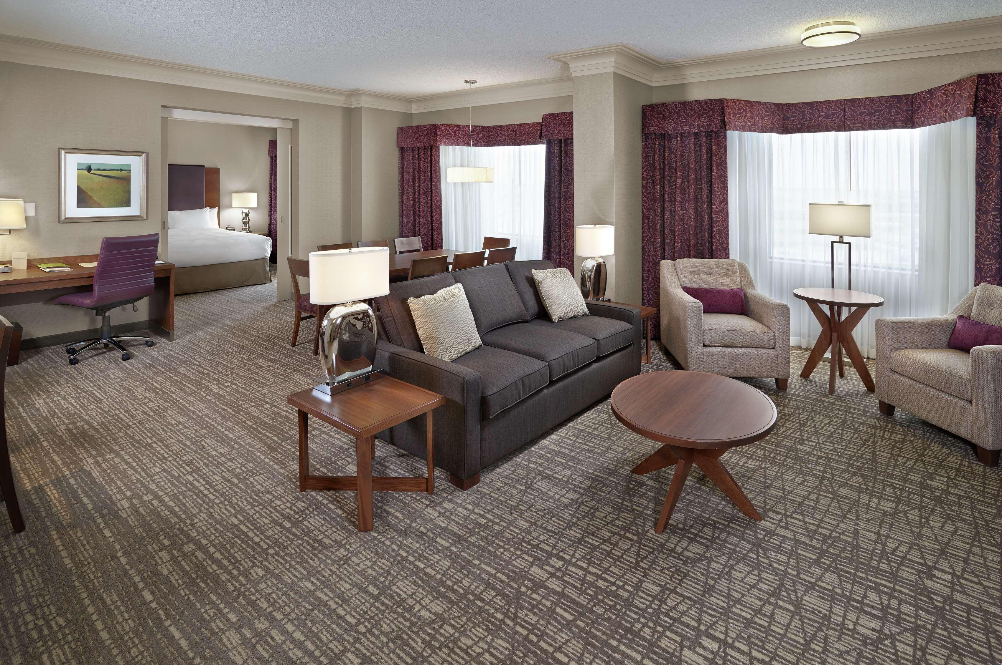 Hotel Doubletree By Hilton West Edmonton Extérieur photo