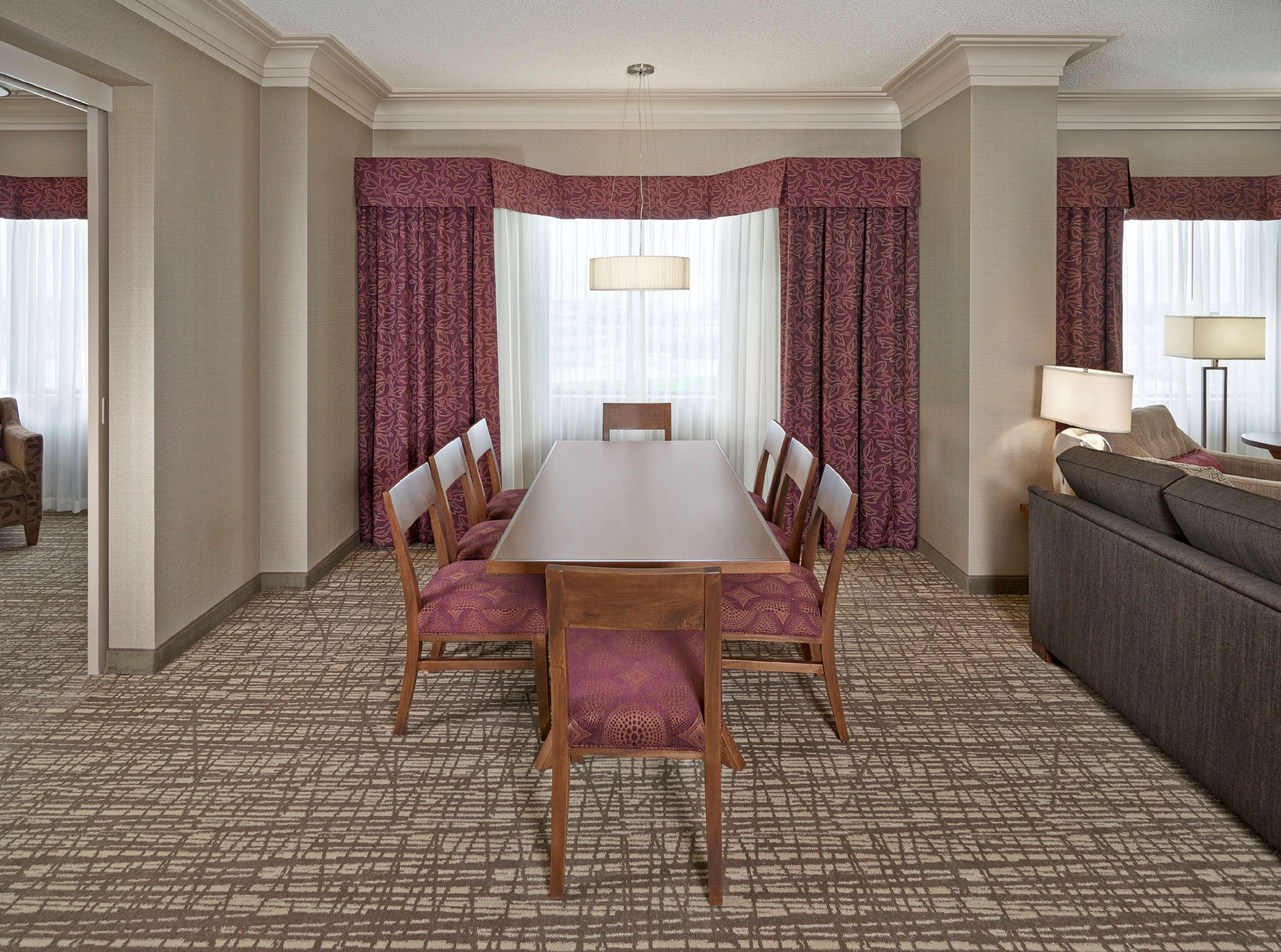 Hotel Doubletree By Hilton West Edmonton Extérieur photo