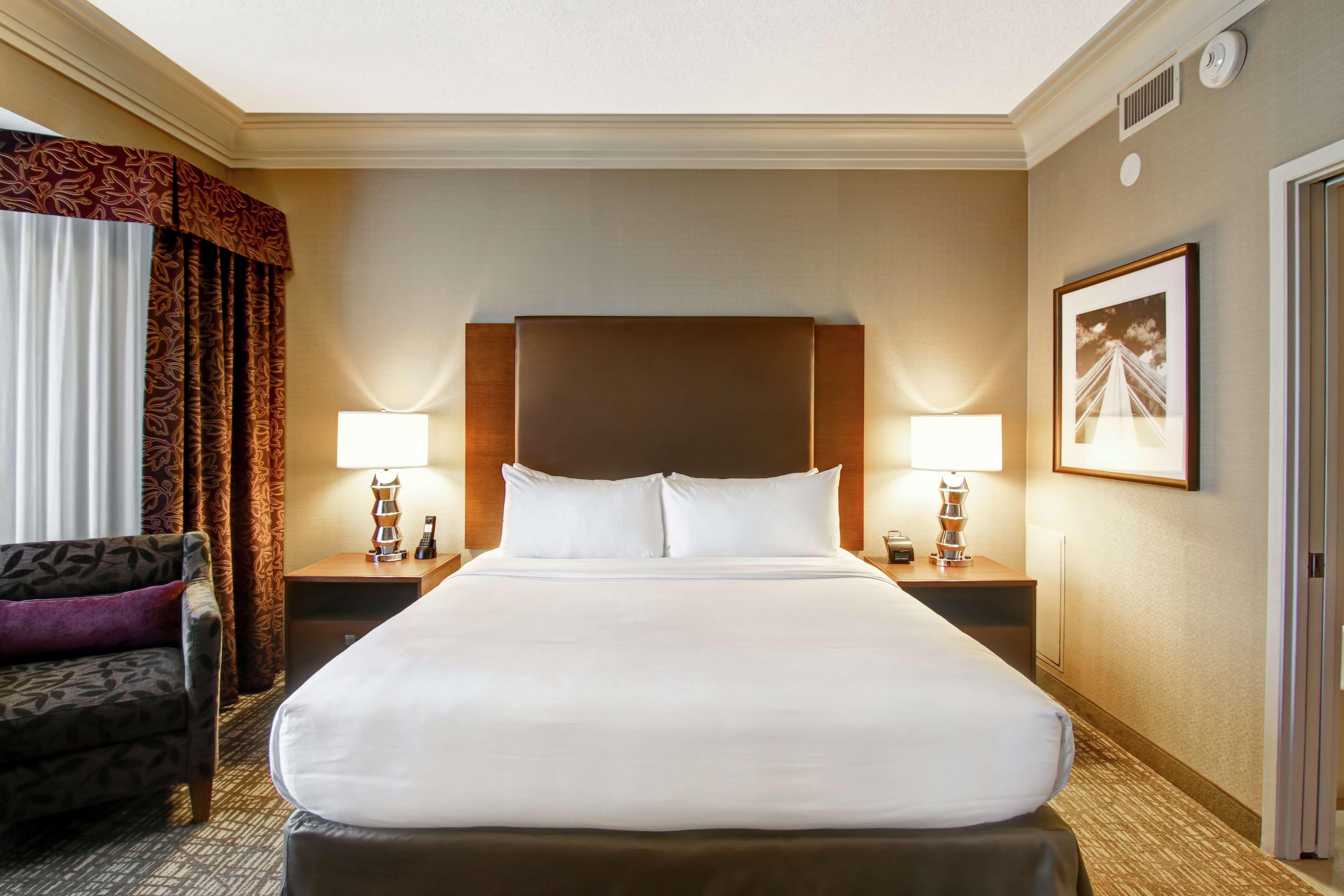 Hotel Doubletree By Hilton West Edmonton Extérieur photo