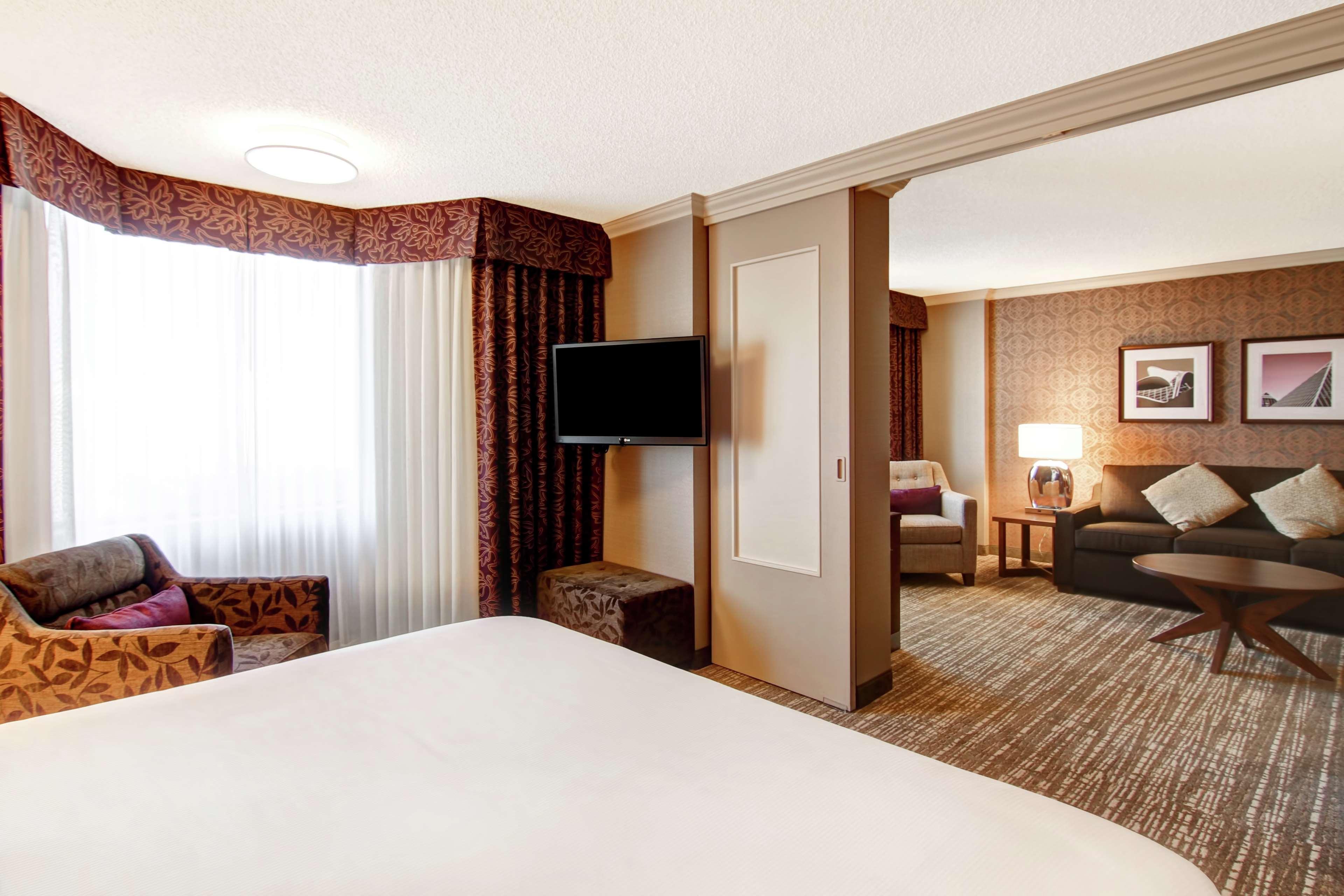 Hotel Doubletree By Hilton West Edmonton Extérieur photo