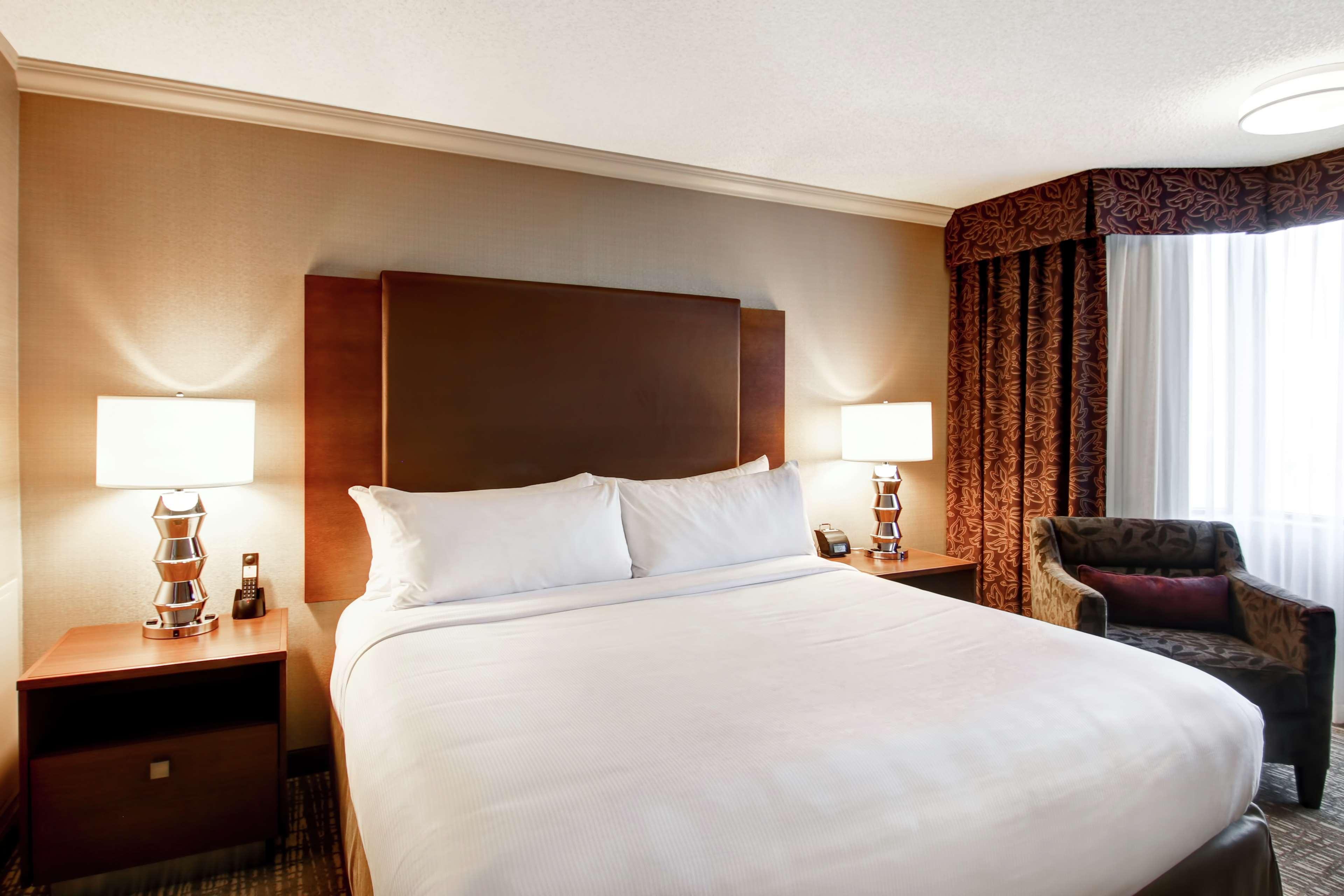 Hotel Doubletree By Hilton West Edmonton Extérieur photo