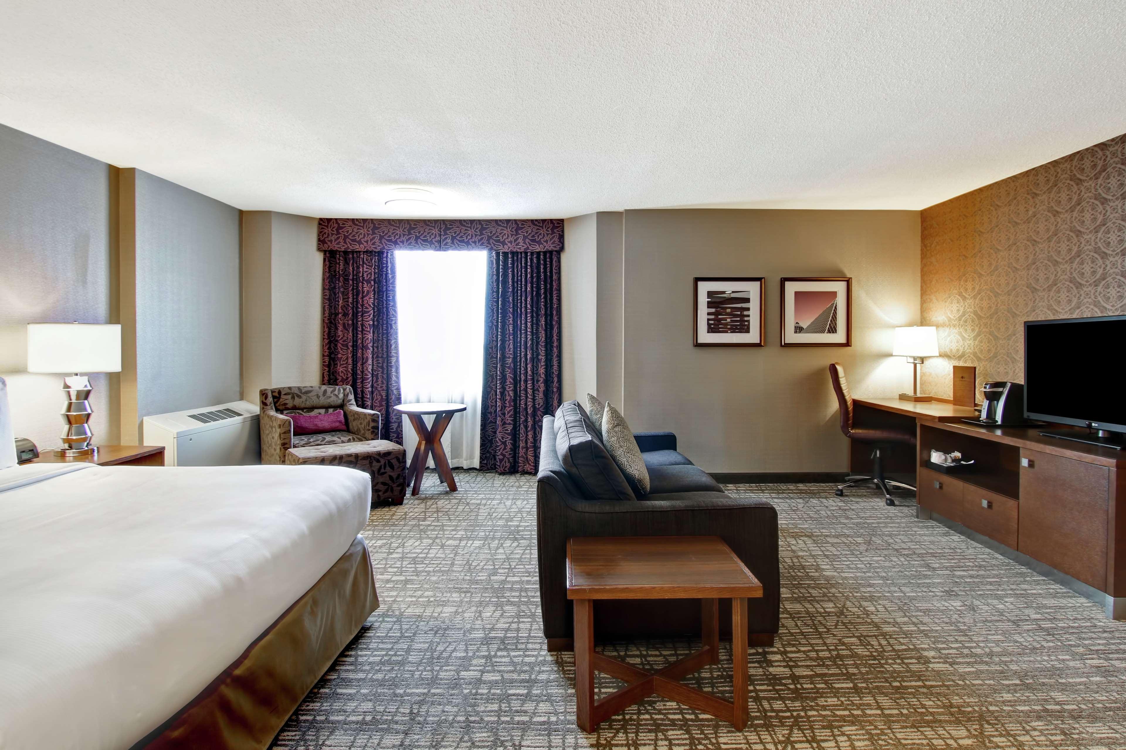 Hotel Doubletree By Hilton West Edmonton Extérieur photo