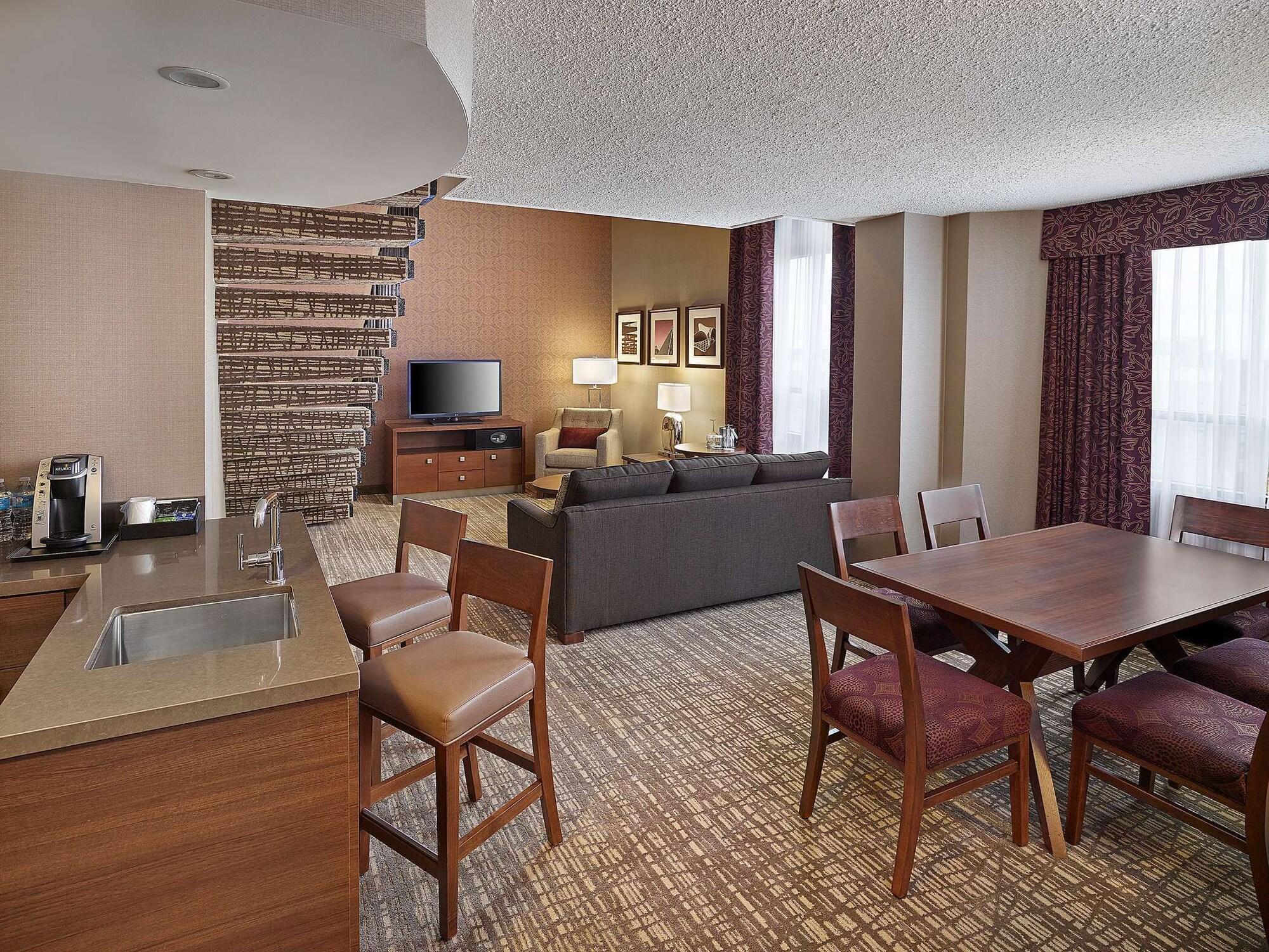Hotel Doubletree By Hilton West Edmonton Extérieur photo