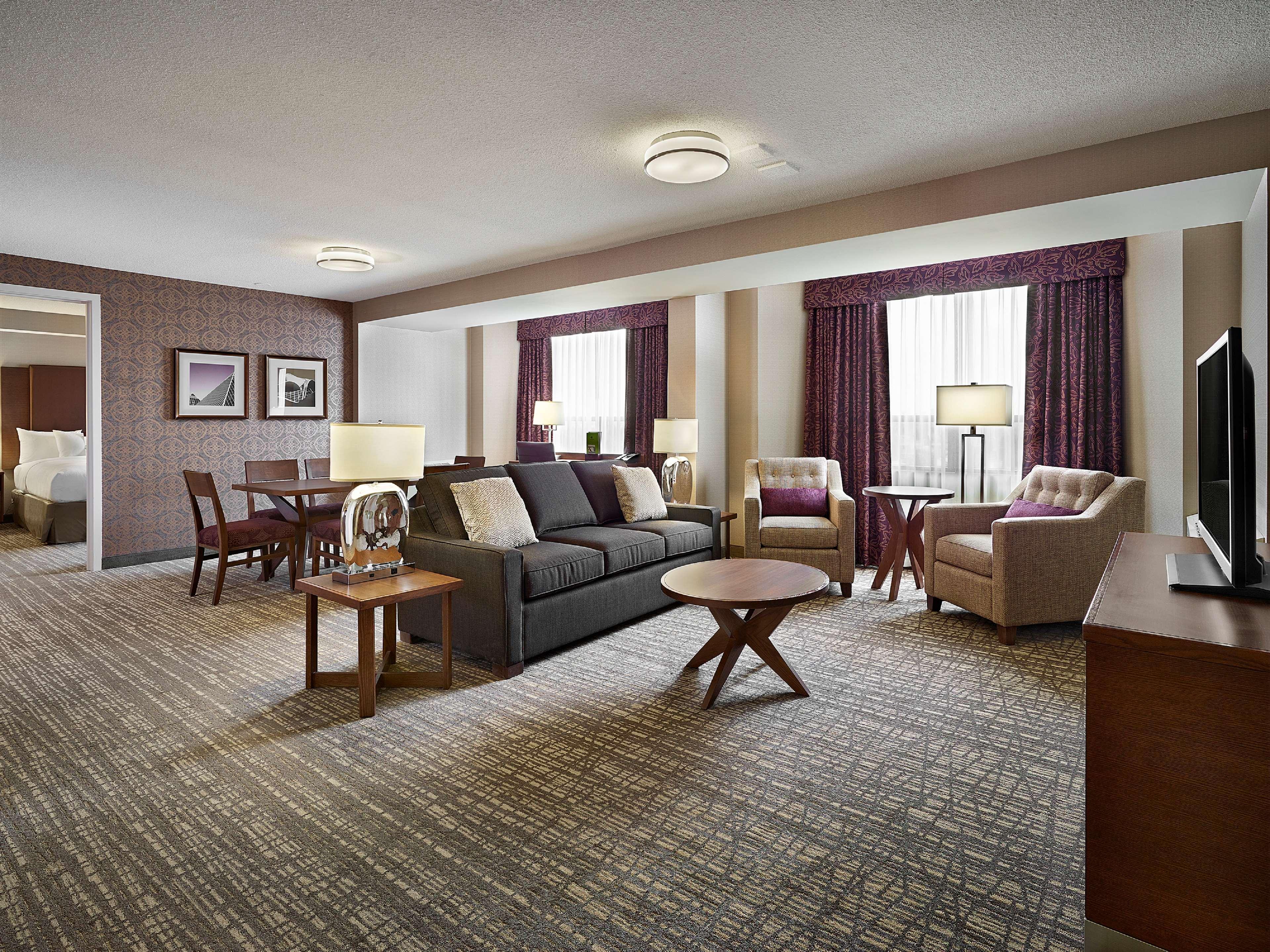 Hotel Doubletree By Hilton West Edmonton Extérieur photo