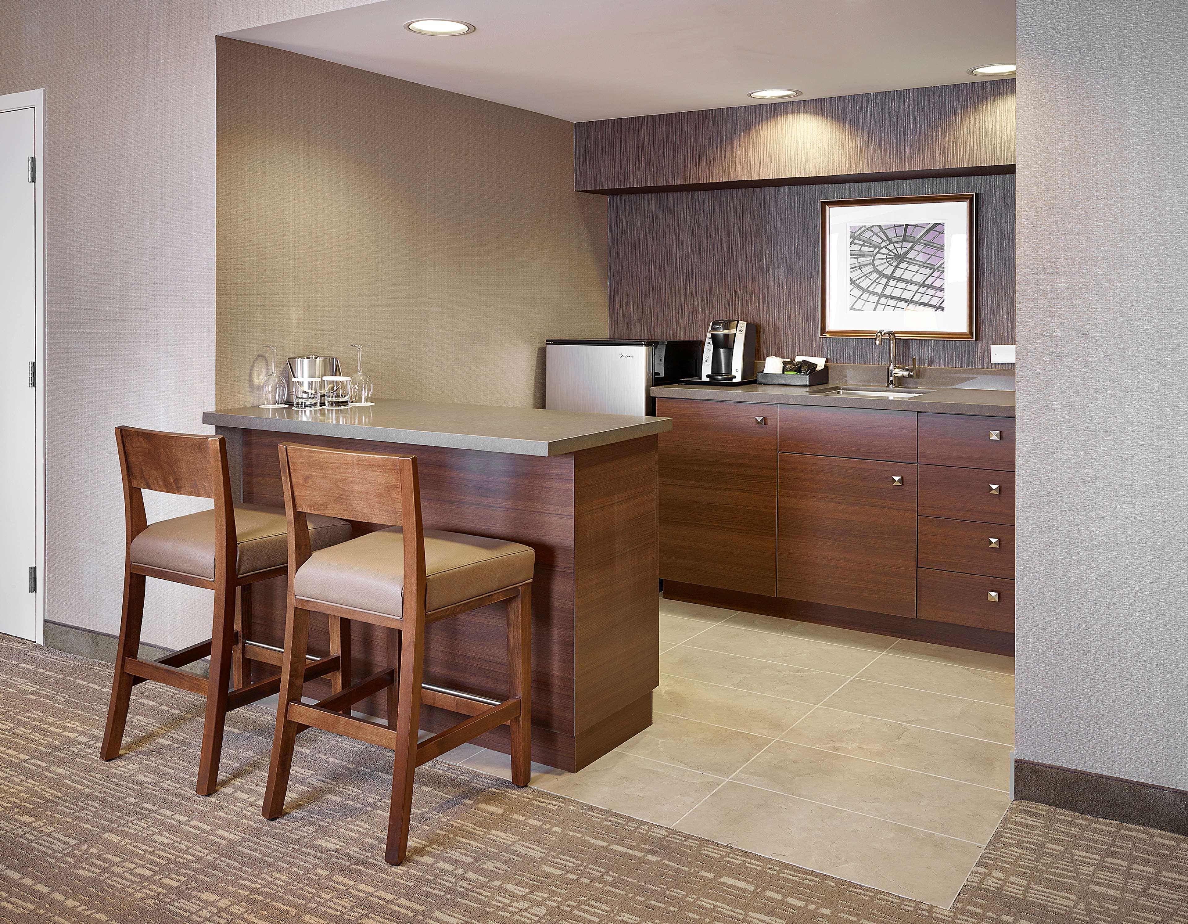 Hotel Doubletree By Hilton West Edmonton Extérieur photo