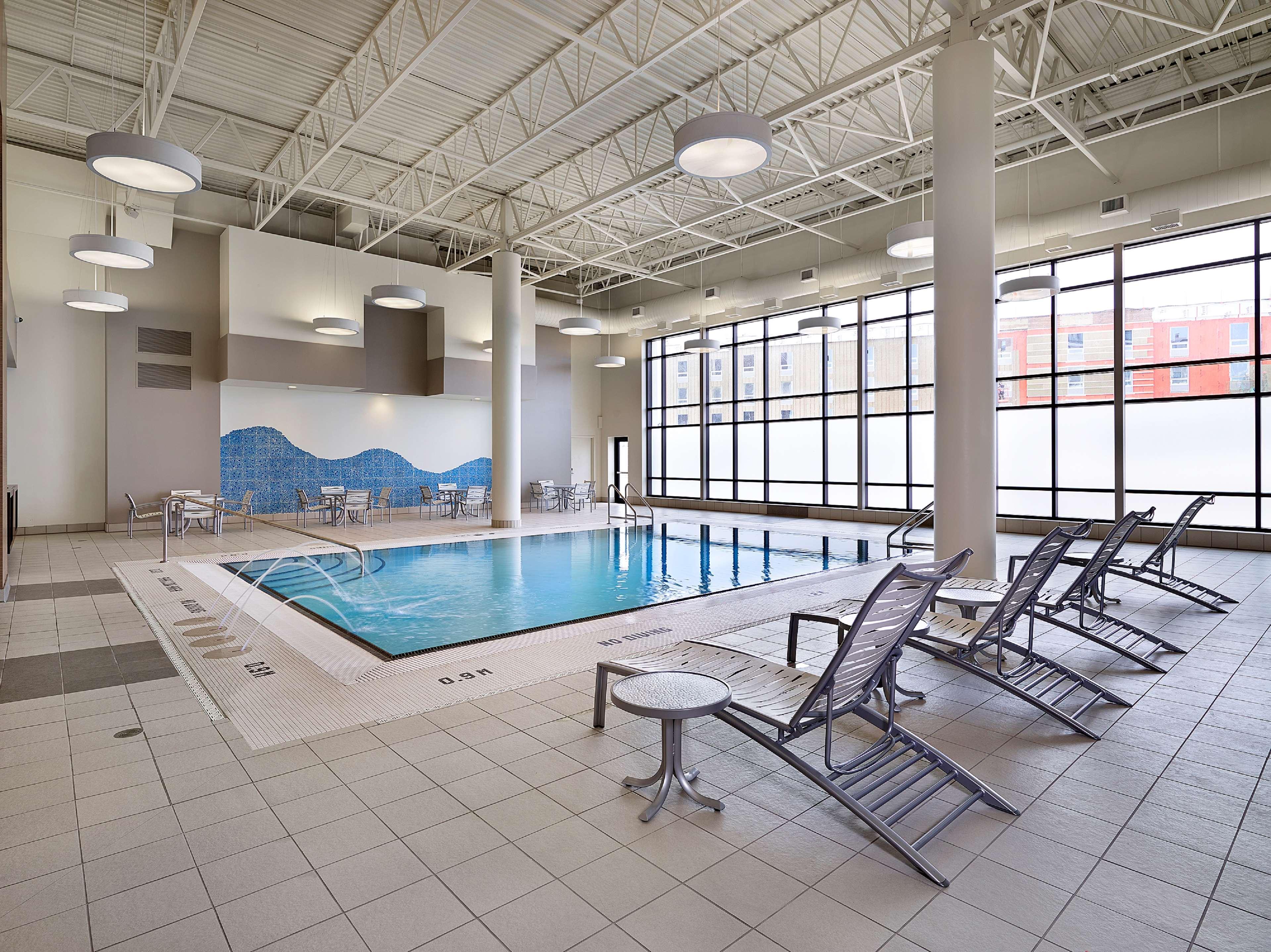 Hotel Doubletree By Hilton West Edmonton Extérieur photo