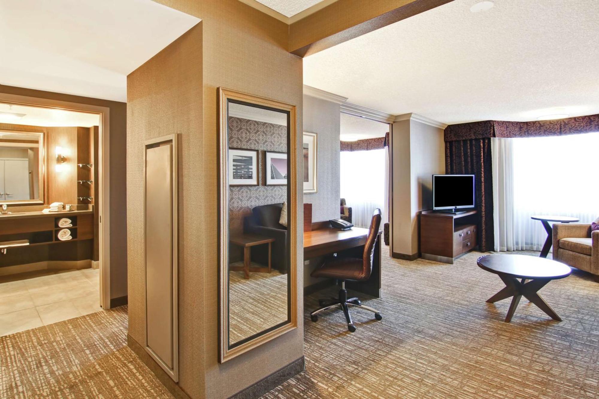 Hotel Doubletree By Hilton West Edmonton Extérieur photo