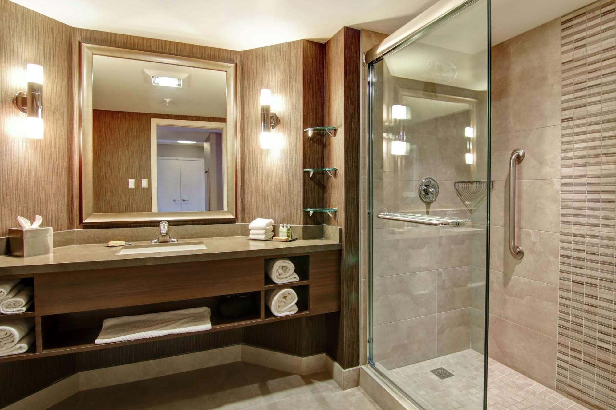 Hotel Doubletree By Hilton West Edmonton Extérieur photo