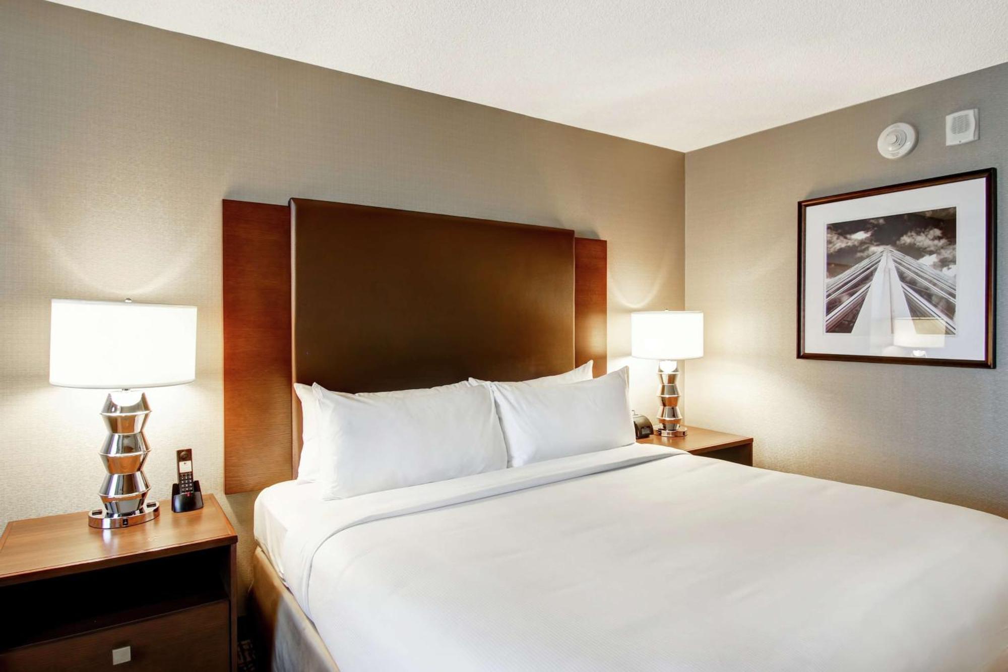 Hotel Doubletree By Hilton West Edmonton Extérieur photo
