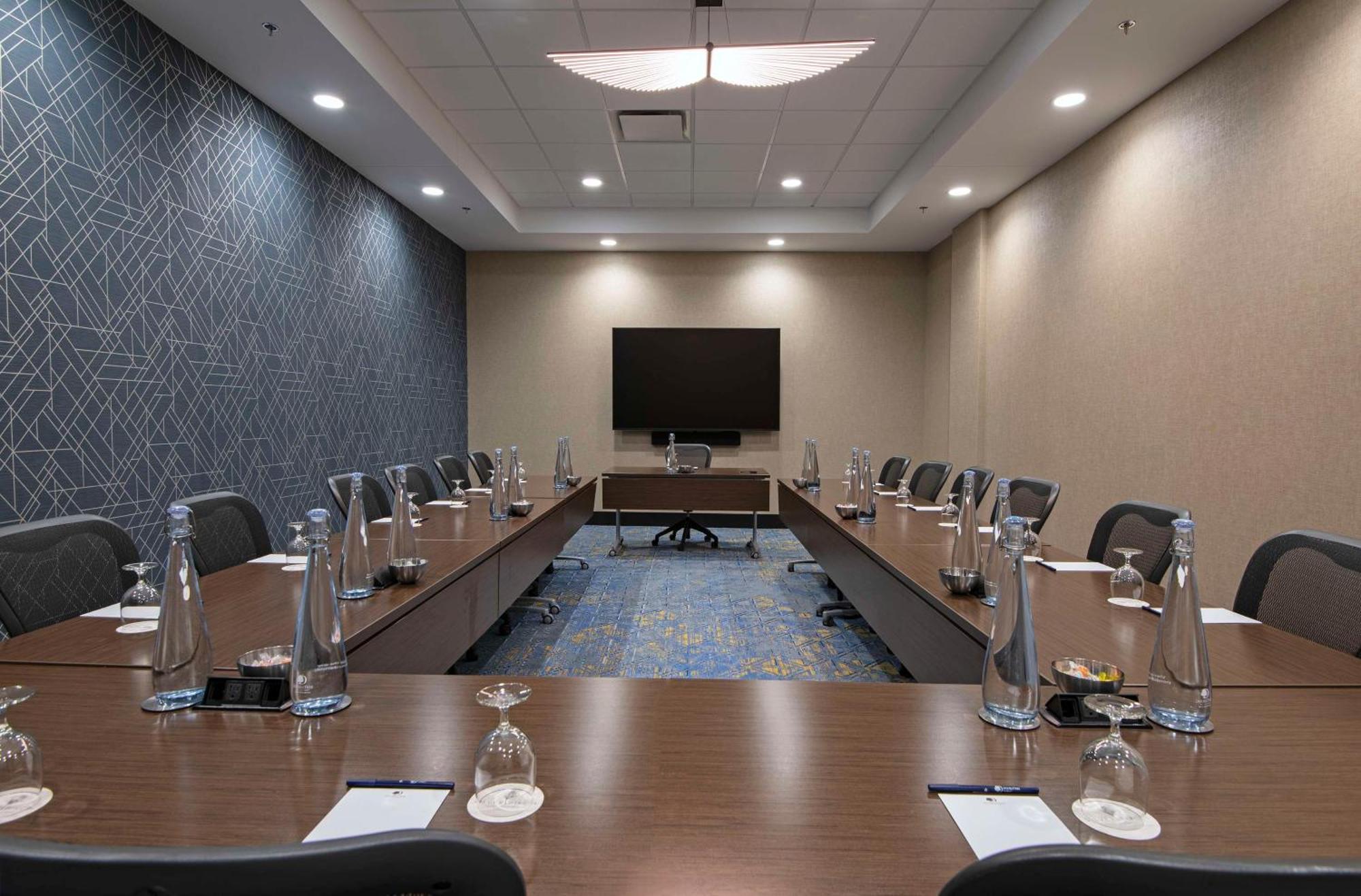 Hotel Doubletree By Hilton West Edmonton Extérieur photo