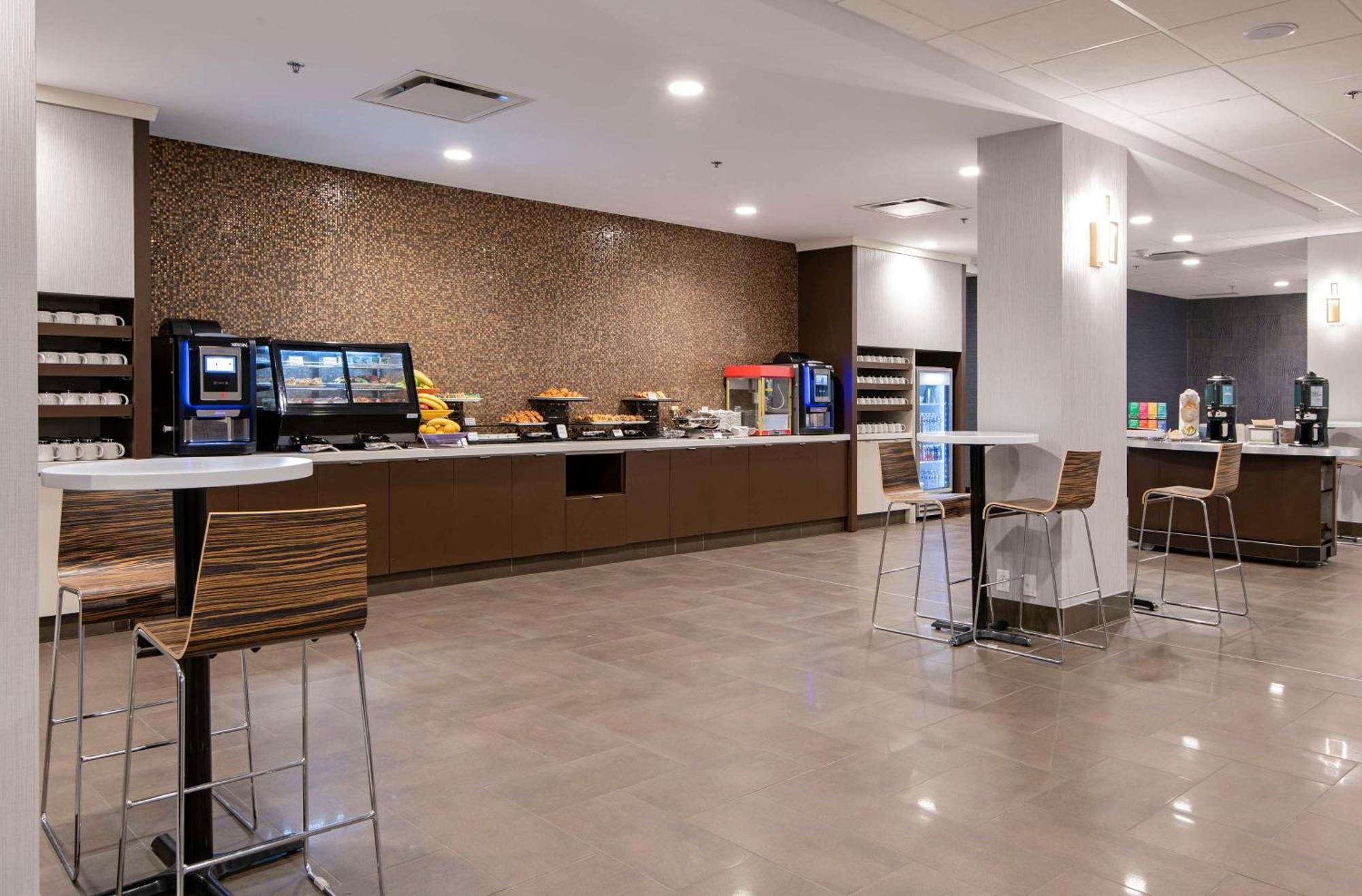 Hotel Doubletree By Hilton West Edmonton Extérieur photo