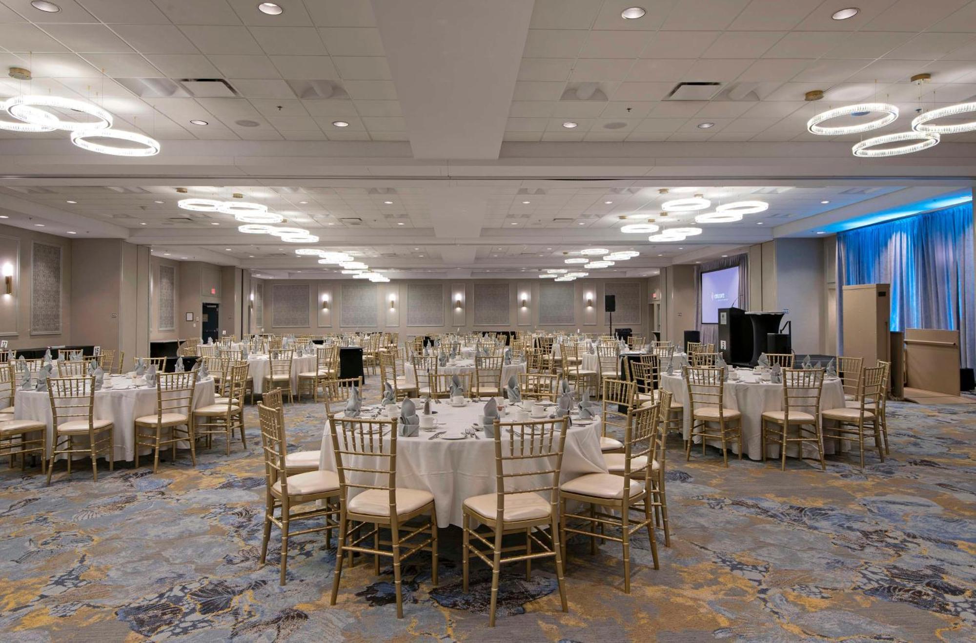 Hotel Doubletree By Hilton West Edmonton Extérieur photo