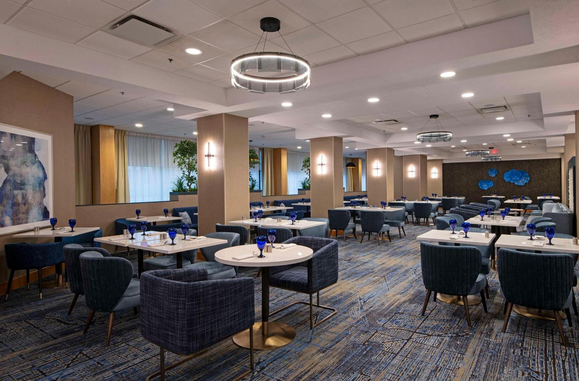 Hotel Doubletree By Hilton West Edmonton Extérieur photo