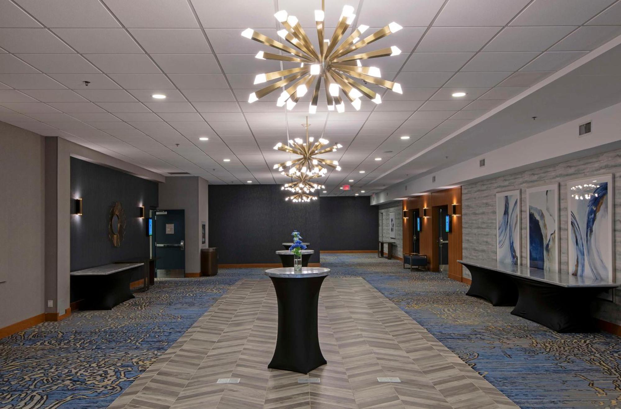 Hotel Doubletree By Hilton West Edmonton Extérieur photo