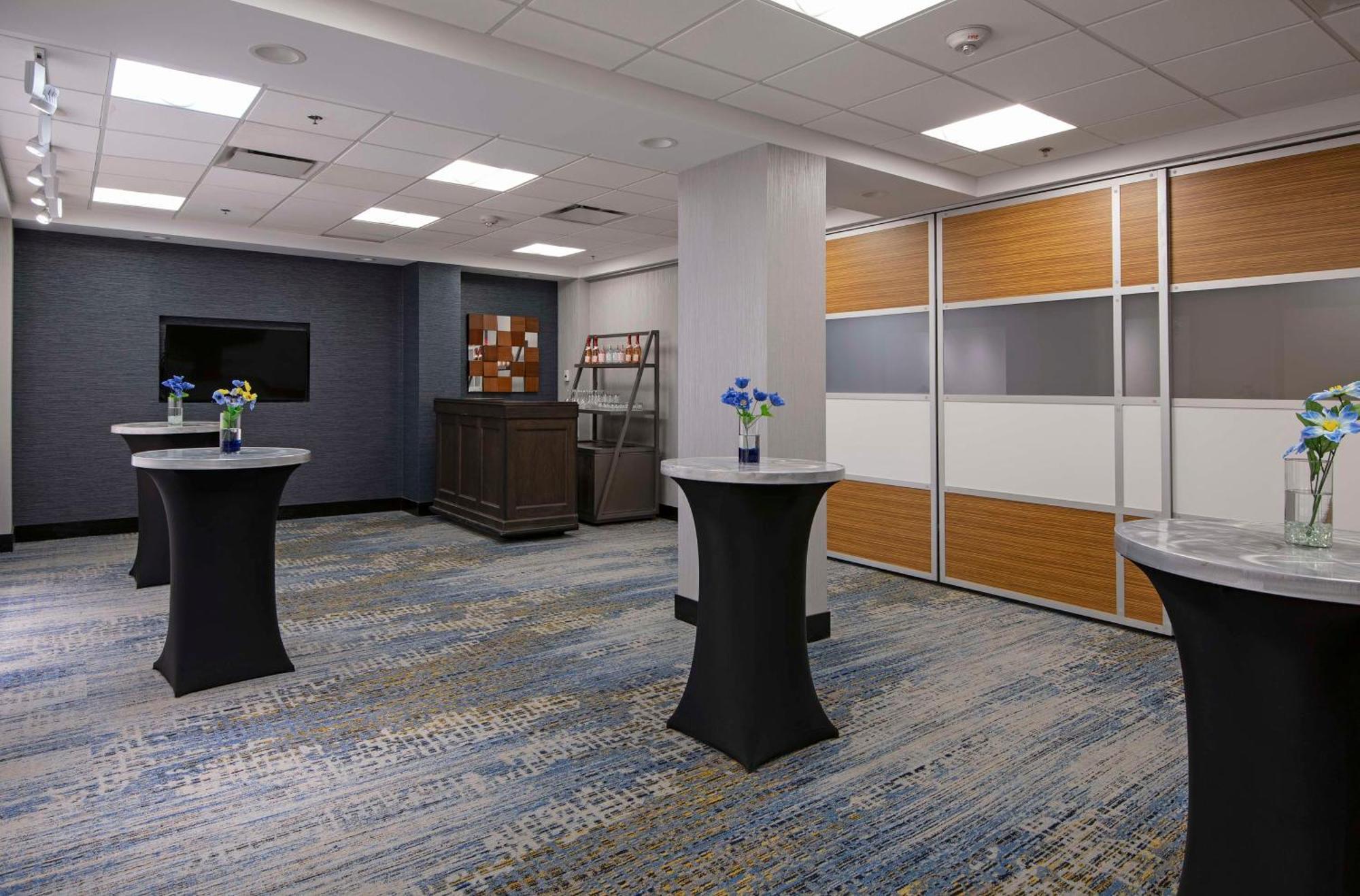 Hotel Doubletree By Hilton West Edmonton Extérieur photo