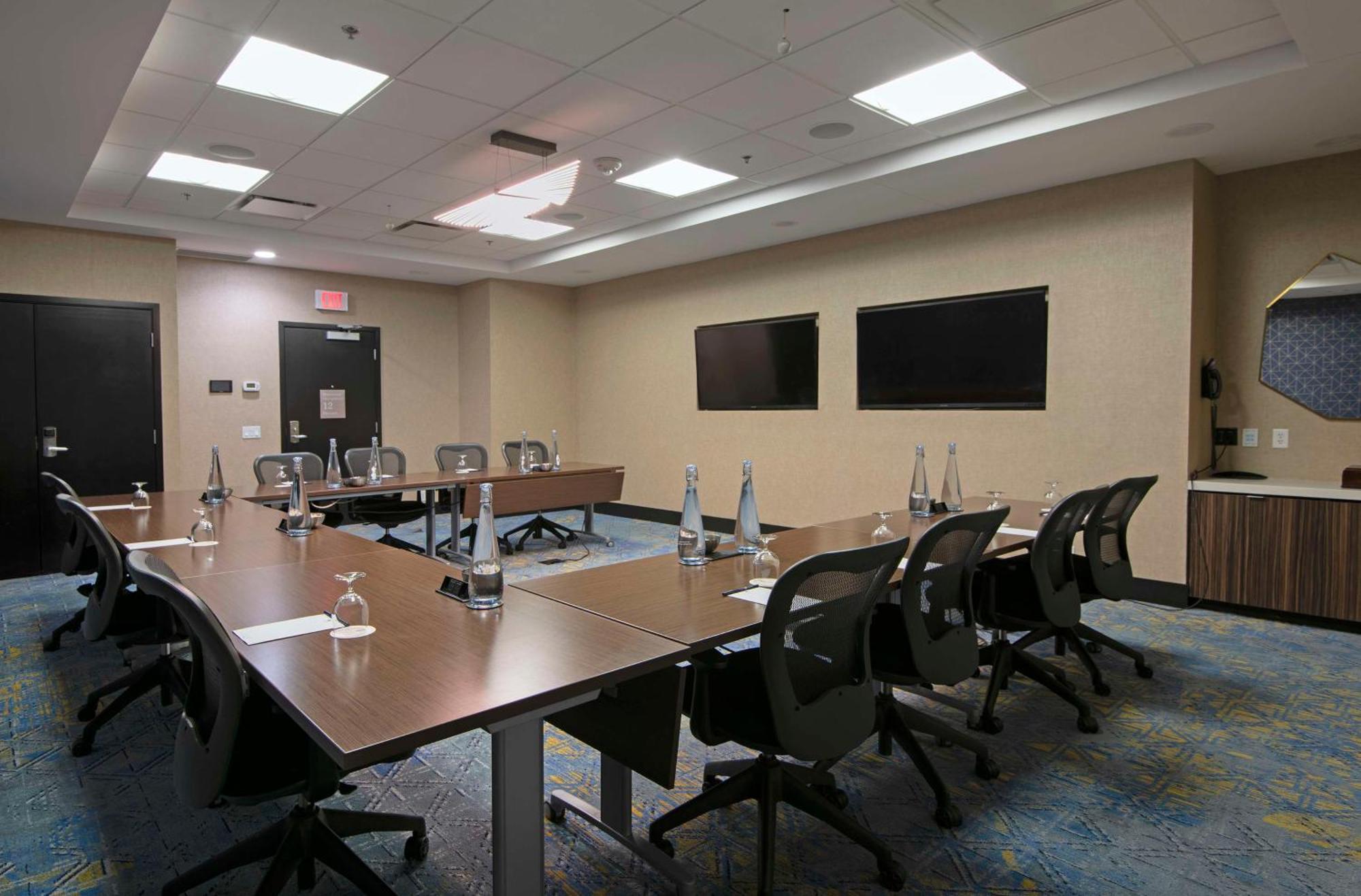 Hotel Doubletree By Hilton West Edmonton Extérieur photo